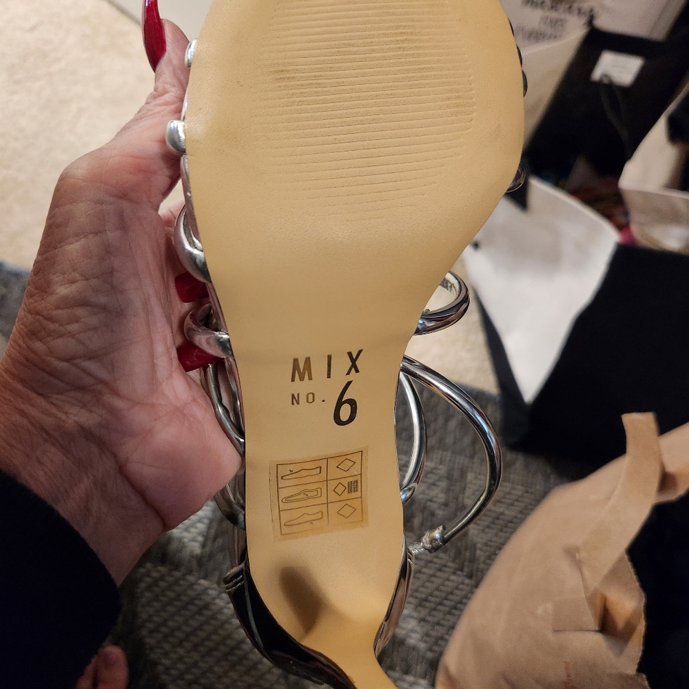 Shoes - Picture 4 of 5